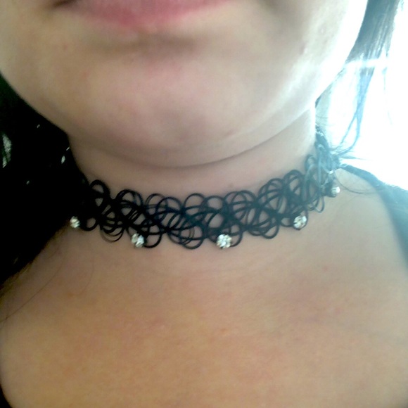 Choker - Picture 1 of 2
